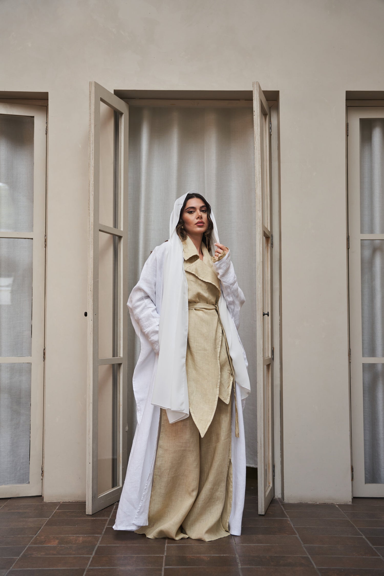 Layla Pure Linen Bisht Abaya in Blanco