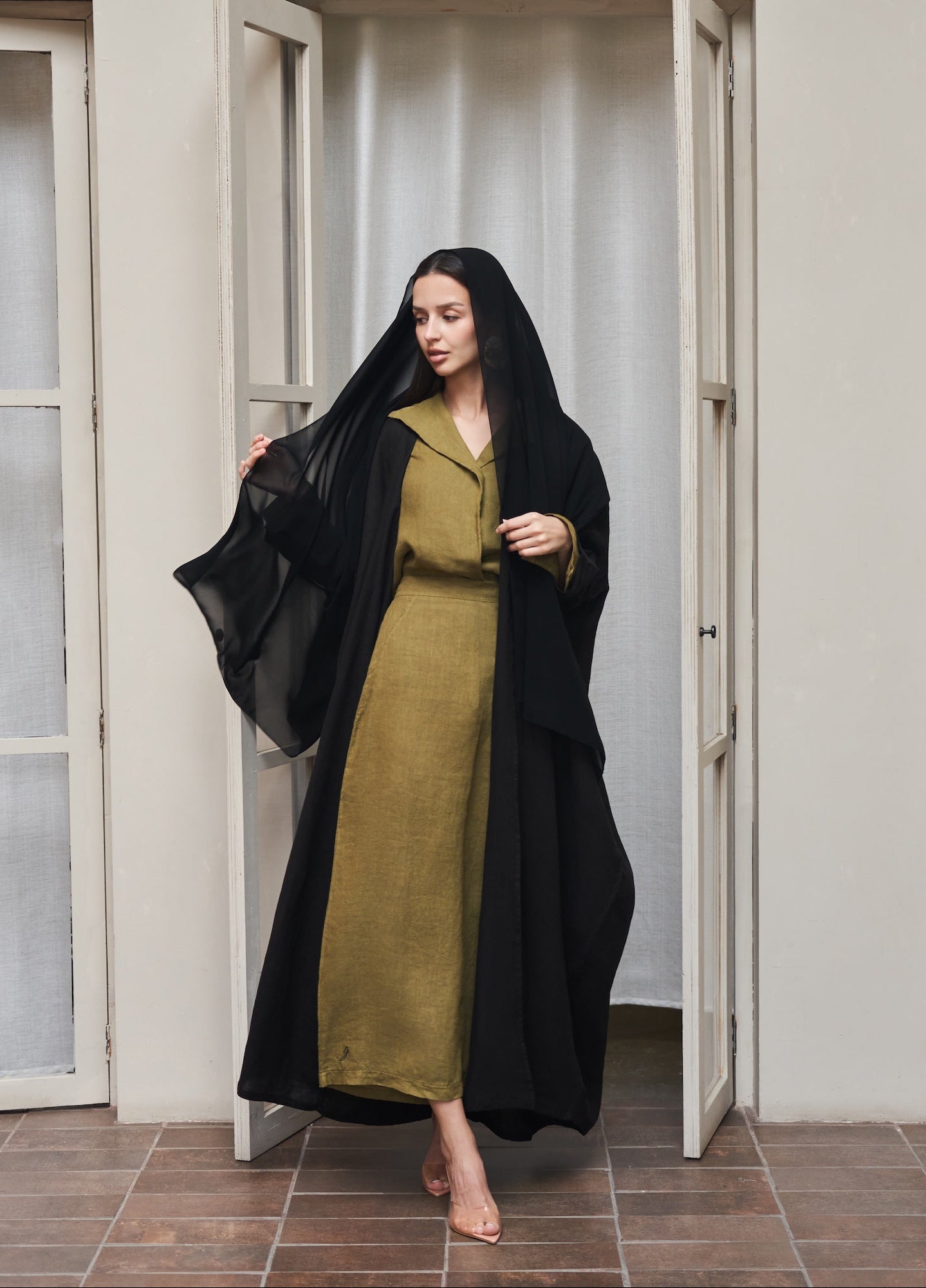 LAYLA Pure Linen Bisht Abaya in Nero