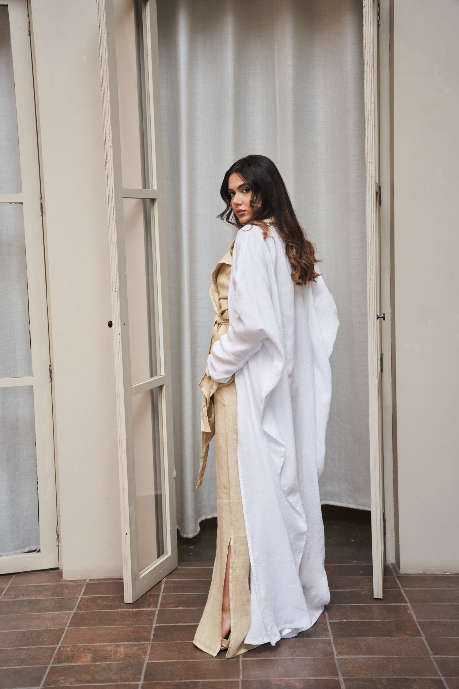 Layla Pure Linen Bisht Abaya in Blanco