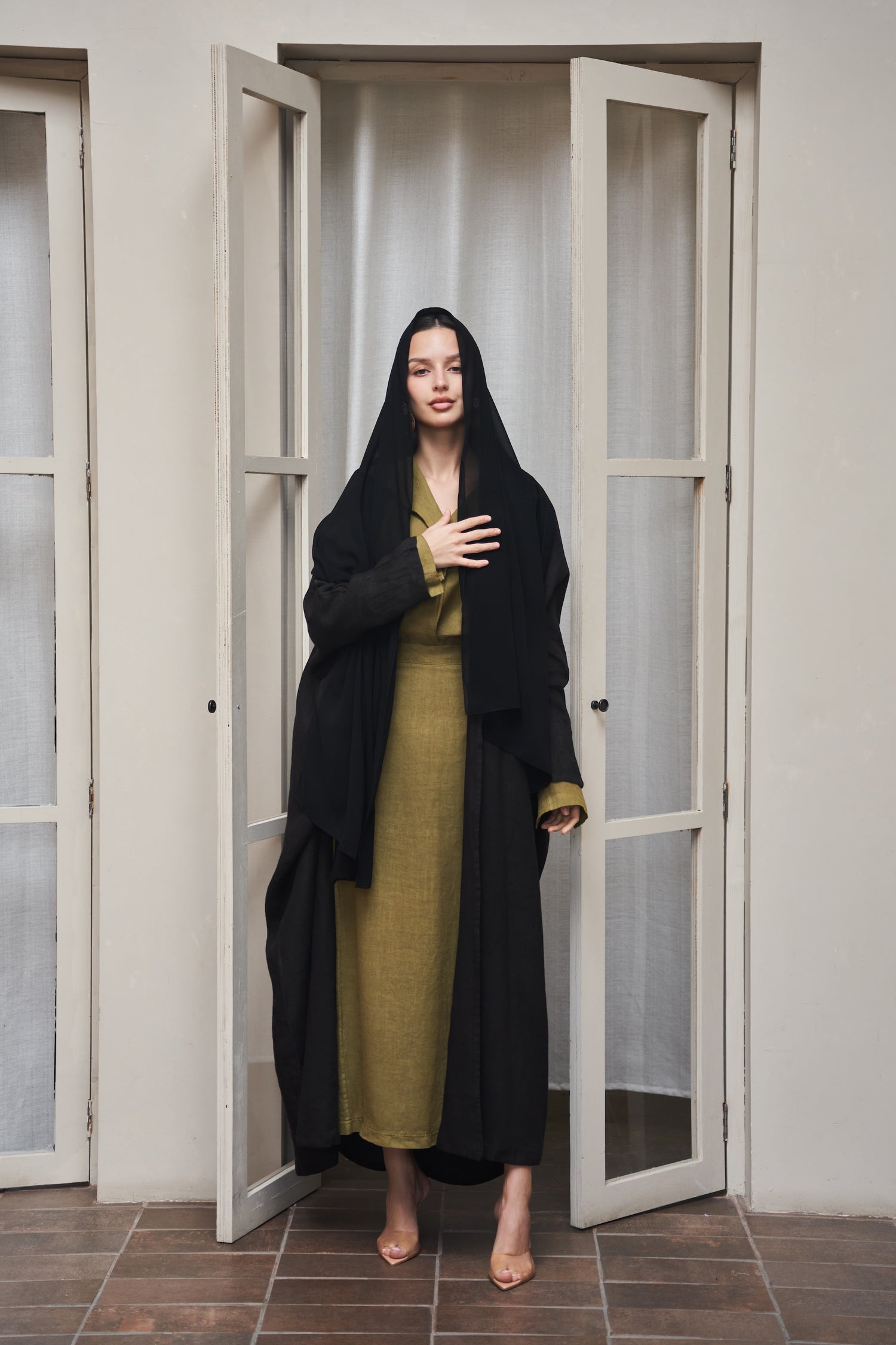 LAYLA Pure Linen Bisht Abaya in Nero